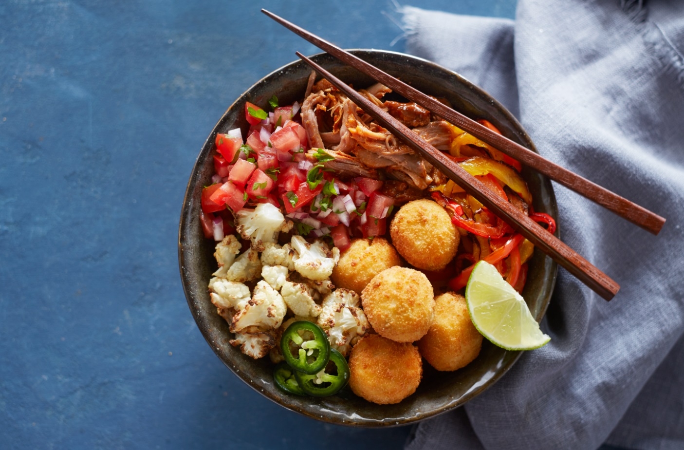 poke bowl s aviko jalapeno snacks