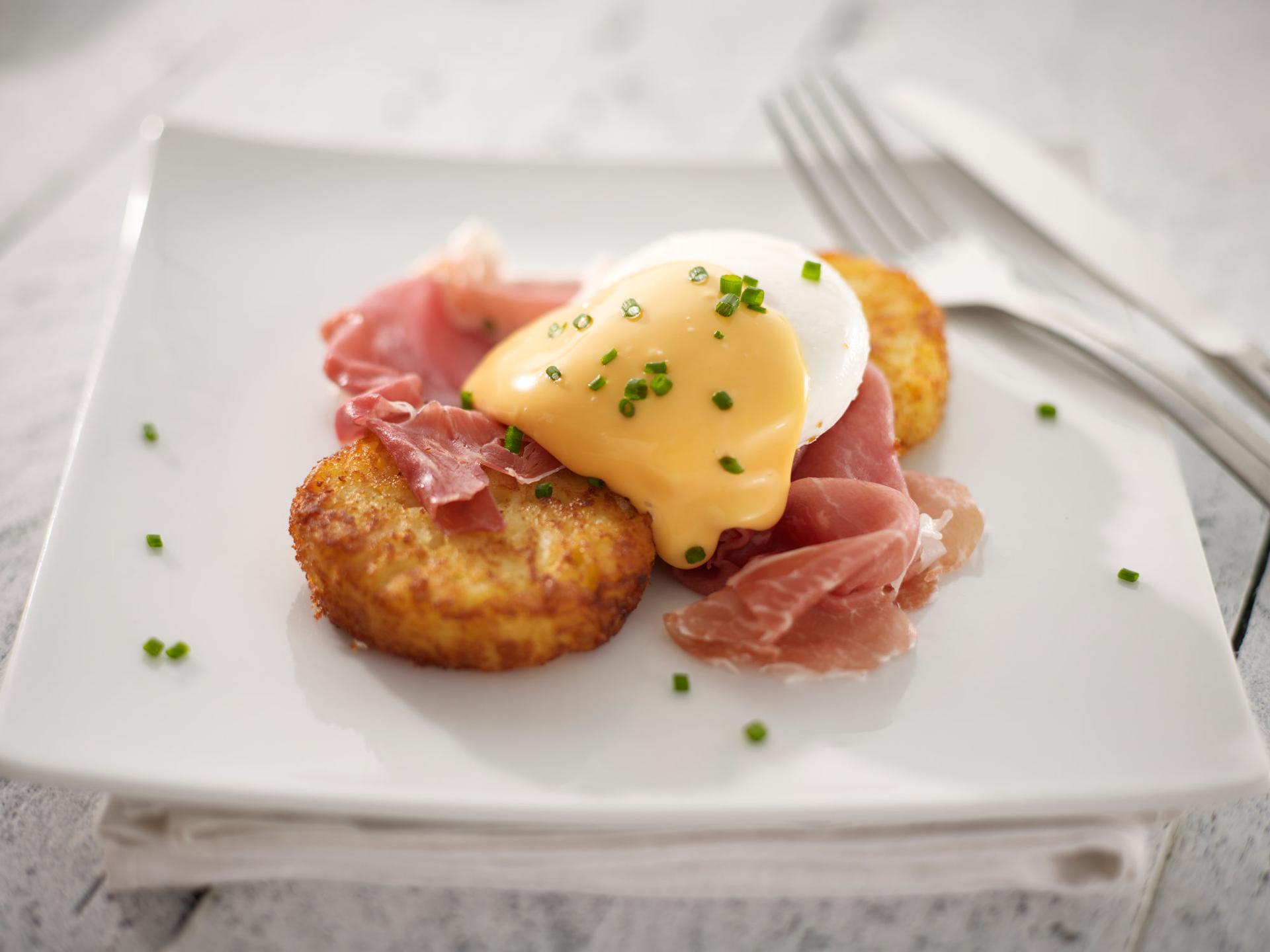 Vejce Benedict s kulatými rösti