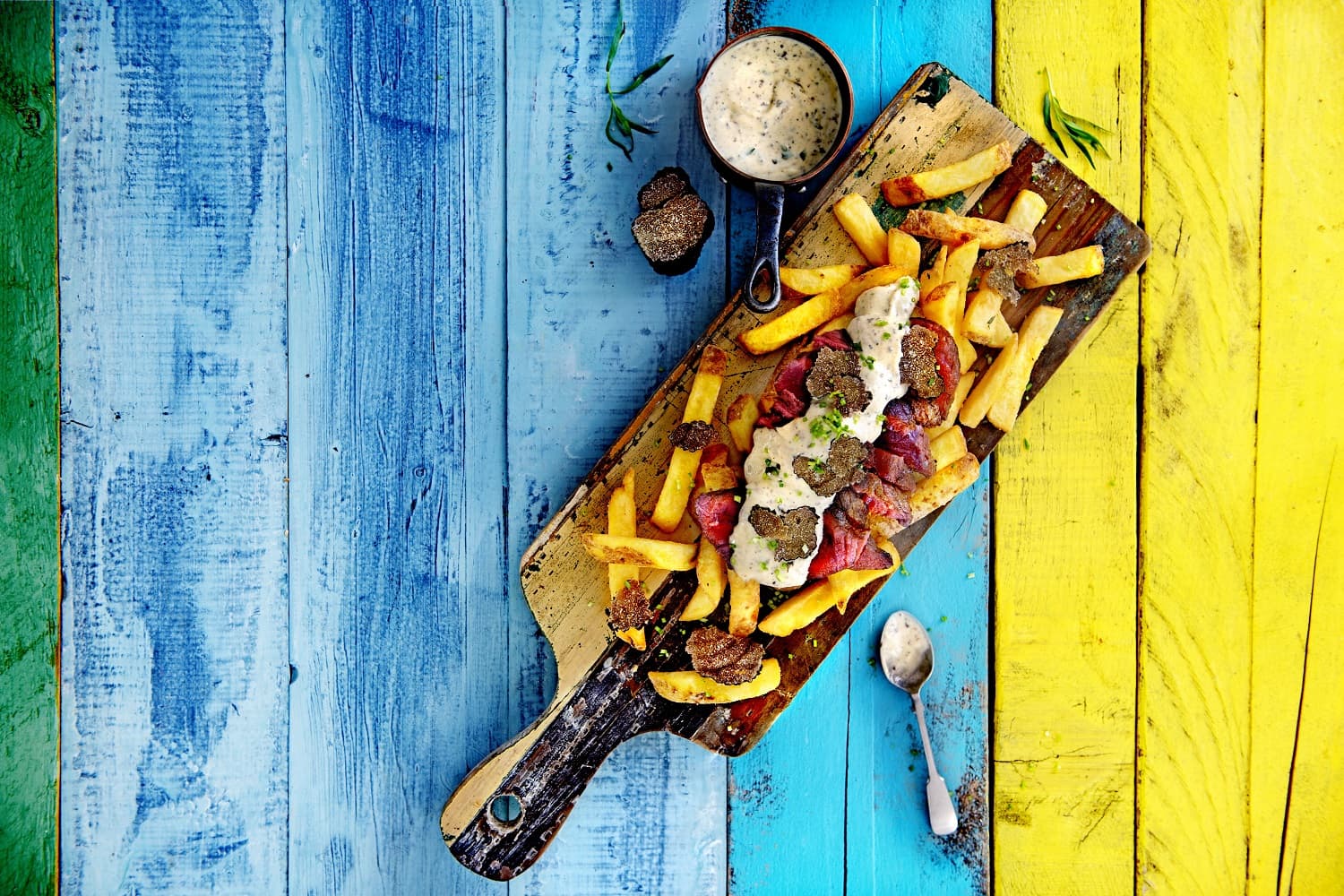 naladovane_hranolky_steakem_s_lanyzovou_bearnaise_omackou | Recepty Aviko pro gastronomii