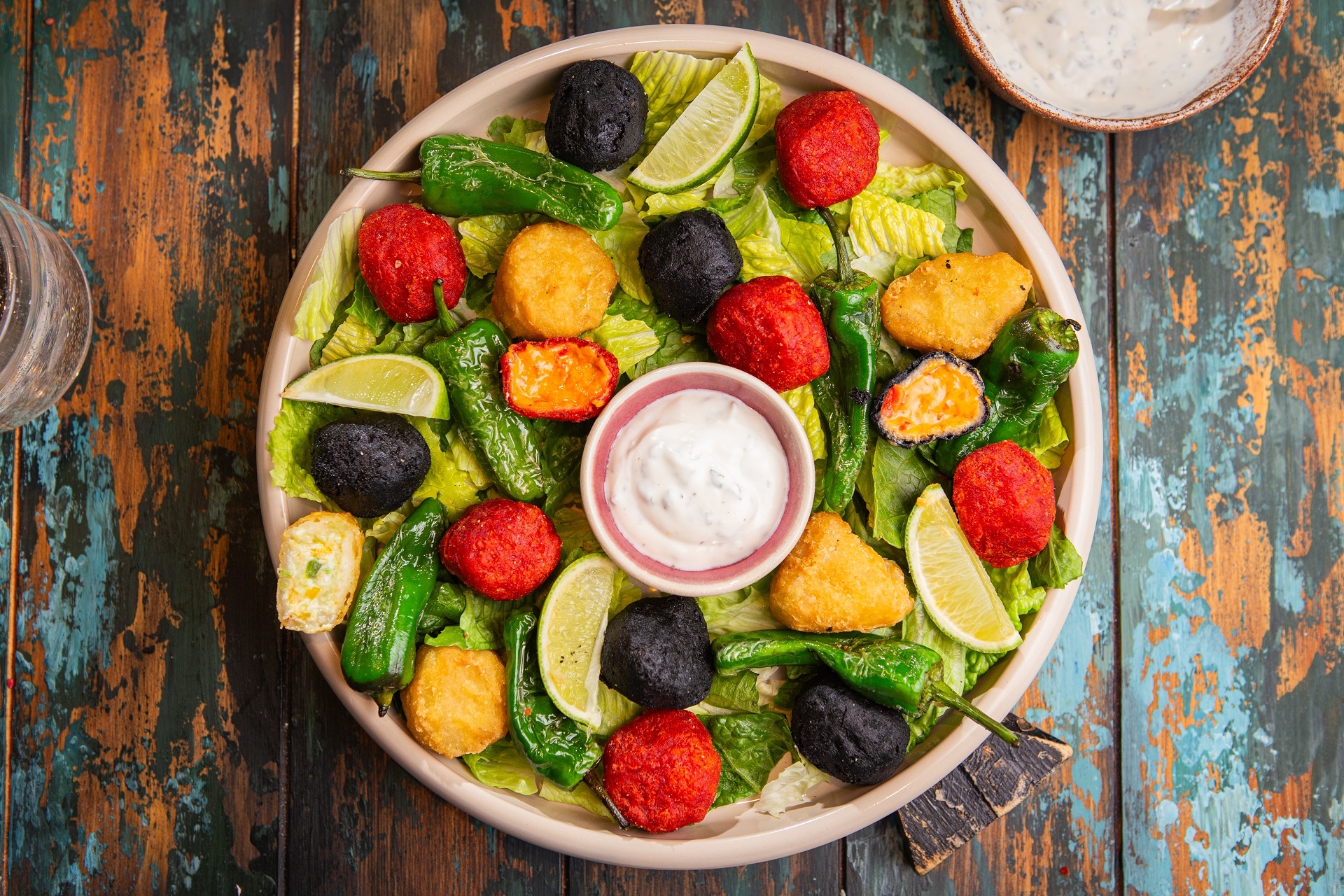 syrovy_talir_s_pikantnim_jogurtovym_dipem | Recepty Aviko pro gastronomii