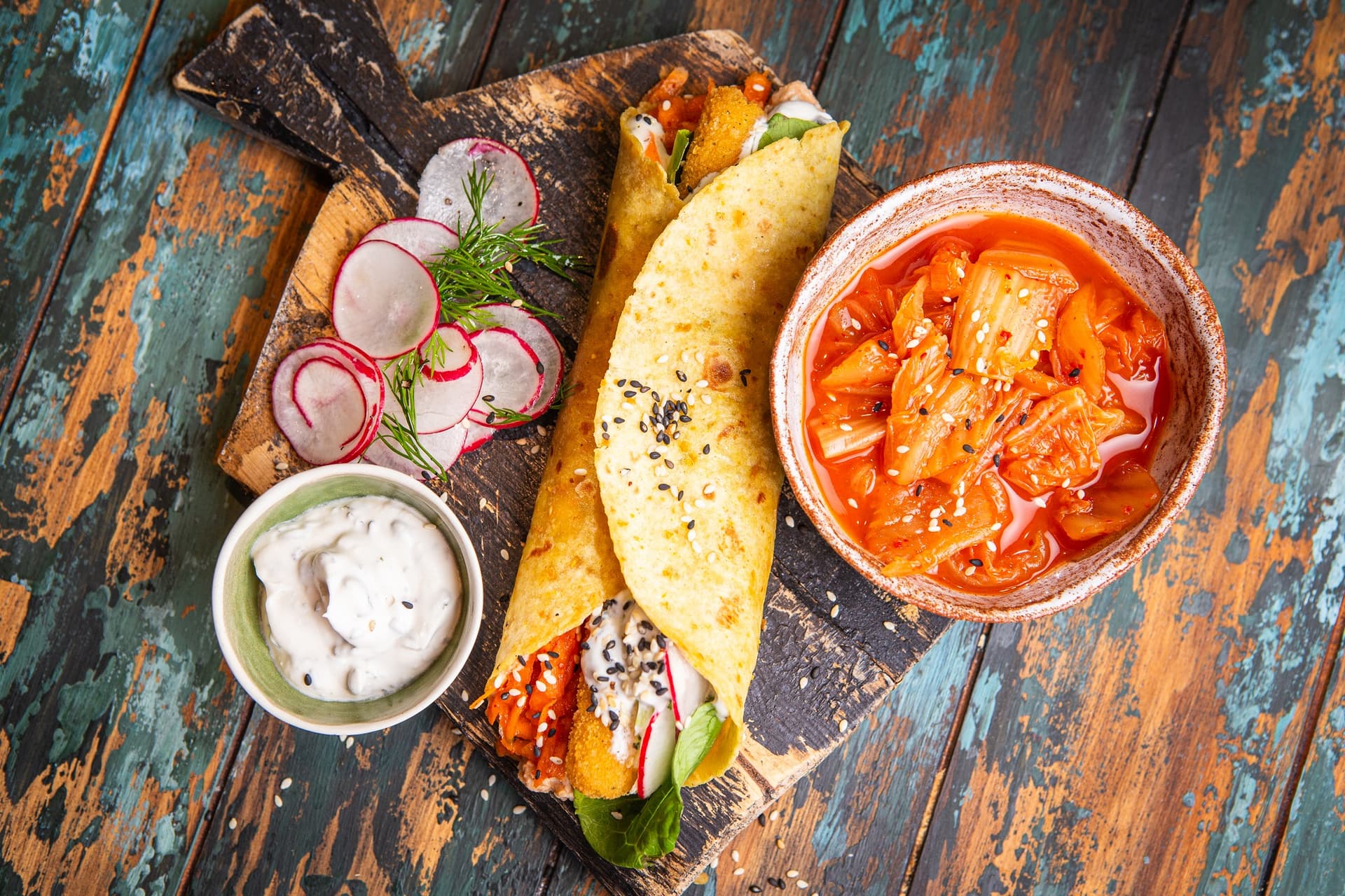 wrap_s_mozzarellovymi_tycinkami_a_kimchi | Recepty Aviko pro gastronomii