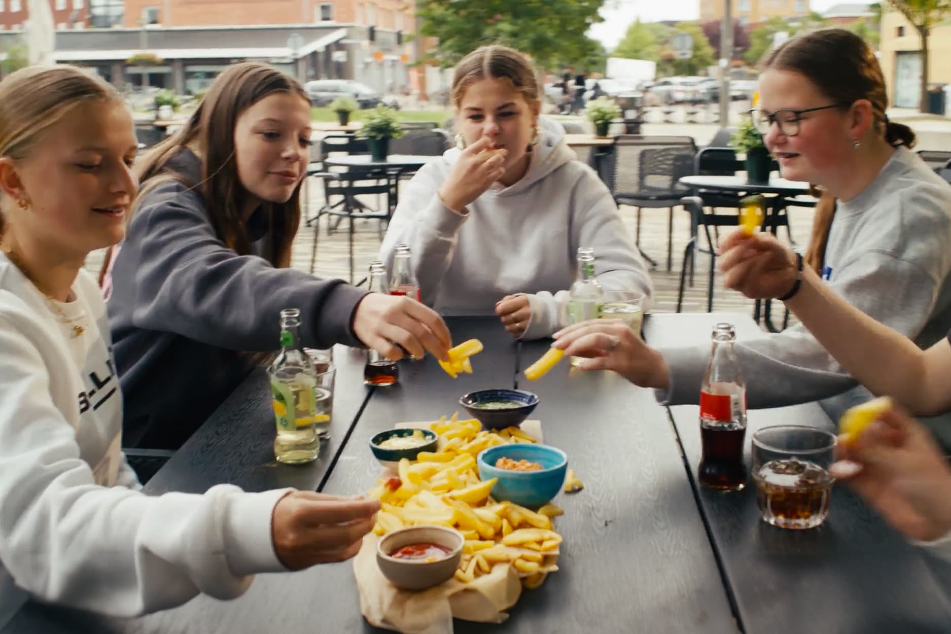 avfs-240194-01_house_of_fries_-_new_concept_-_image_text_block_-_900x600px3-cz