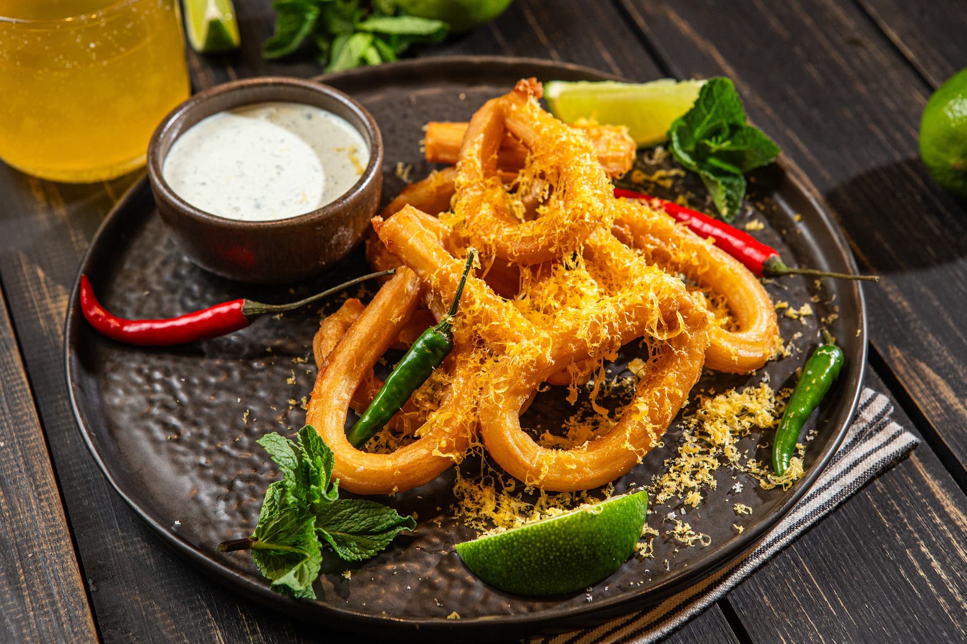 churros_s_chilli_syrem_a_limetkovym_dipem