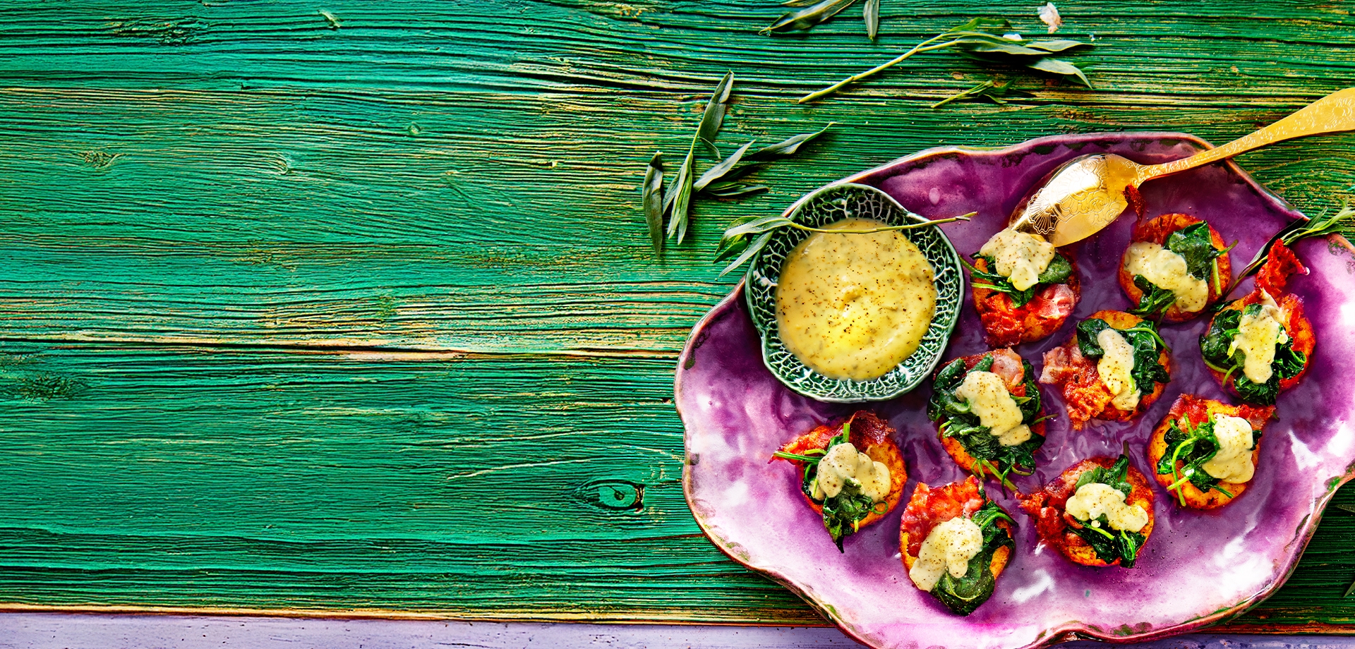 Naládované rösti špenátem, slaninou a béarnaiskou omáčkou