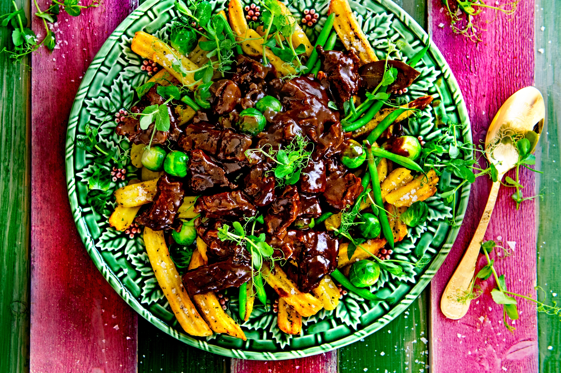 Naládované vlnité hranolky s dušeným masem